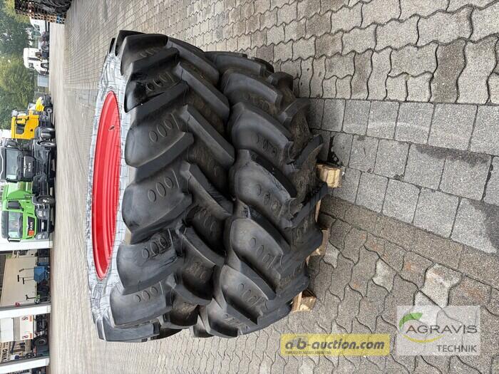 PFLEGEBEREIFUNG BKT 380 / 85 R 24 + 420 / 85 R 38